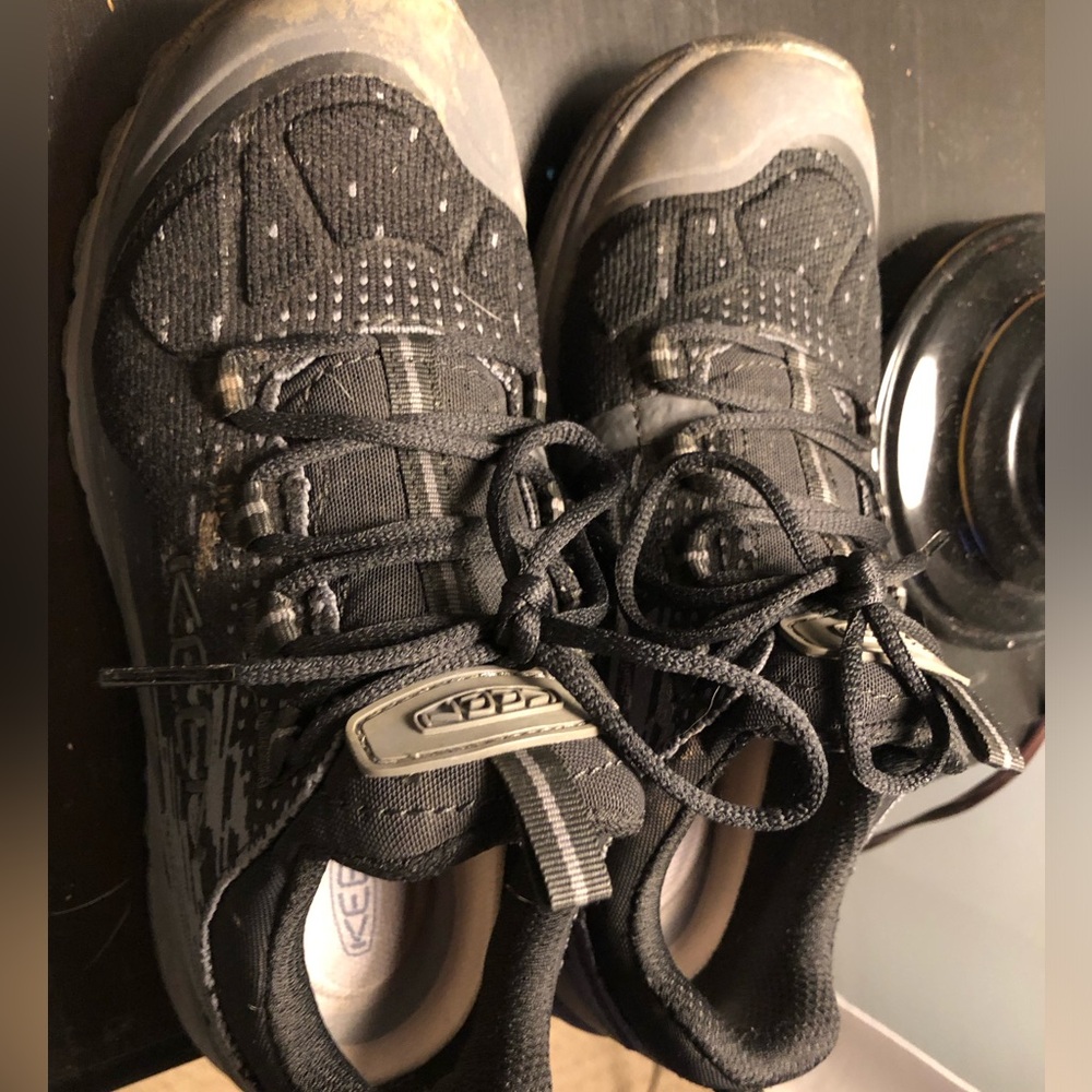 Size 5 KEEN Hiking Shoes